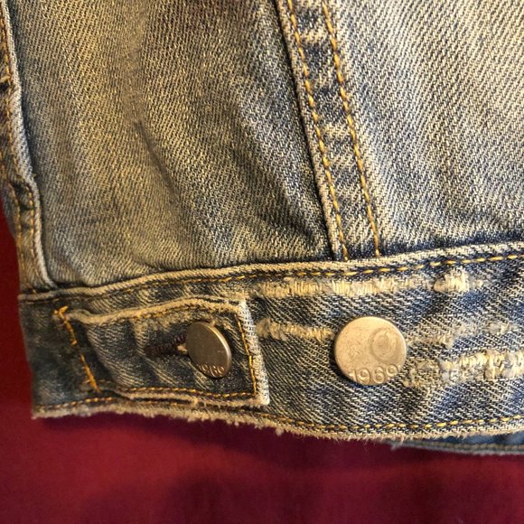GAP WOMEN' S 1969 CLASS DISTRESSED DENIM JEAN JACKET SIZE EXTRA SMALL  XS NWOT - Picture 16 of 16